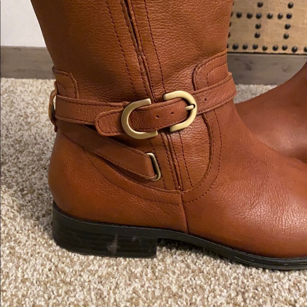 Boots - Picture 2 of 5